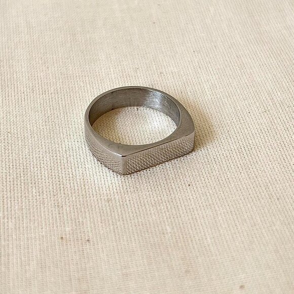 silver classy signet flat bar ring - Picture 7 of 8
